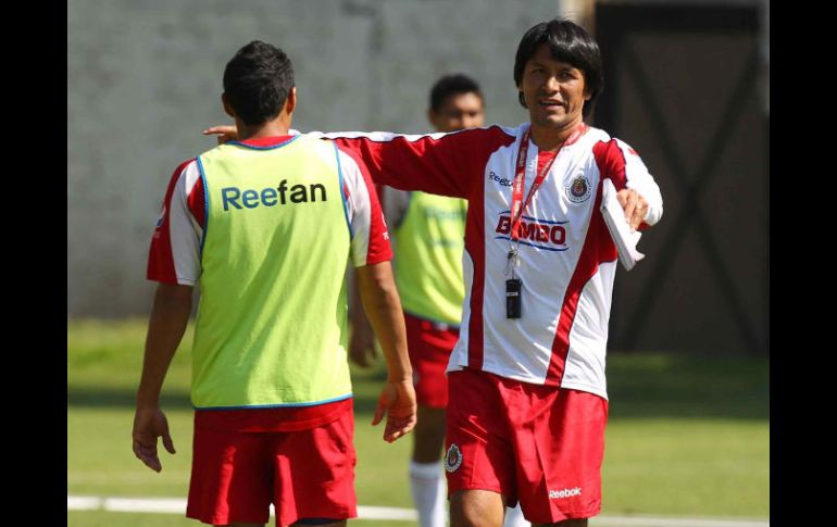 El jugador legendario del futbol mexicano platicó con Ramón Morales como apoyo a su retiro. MEXSPORT  /