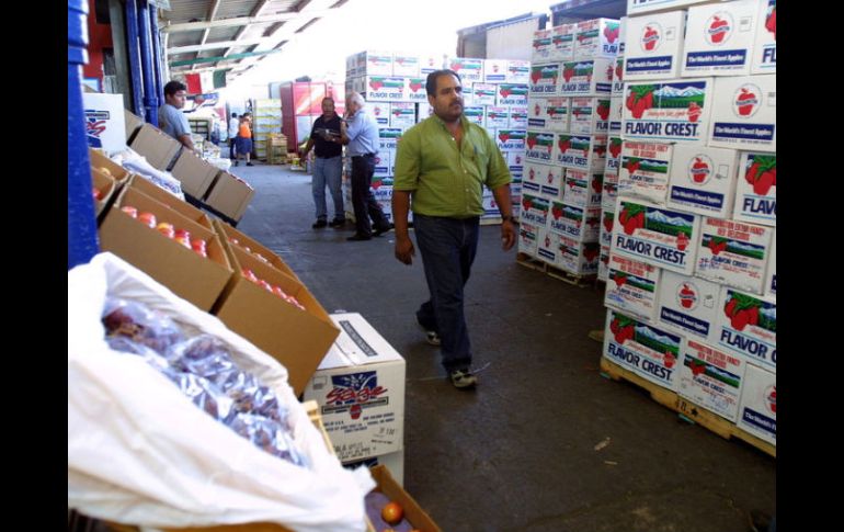 El Mercado de Abastos habría de seguir como sitio de menudeo, para evitar conflictos en la vialidad de la zona. ARCHIVO  /