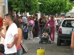 Miles de personas asistieron a la casa de José Maldonado y pagaron para ver a la supuesta hada que resultó ser un juguete. M. PATIÑO  /