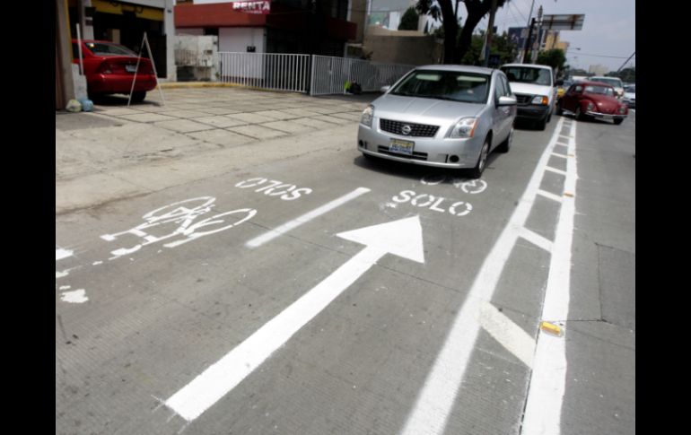 Organizaciones civiles consideran que el trazado de la ciclovía sobre Circunvalación Agustín Yáñez no es seguro. A. HINOJOSA  /