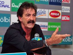 El técnico argentino, Ricardo Antonio La Volpe, durante conferencia de prensa en San José, Costa Rica. EFE  /