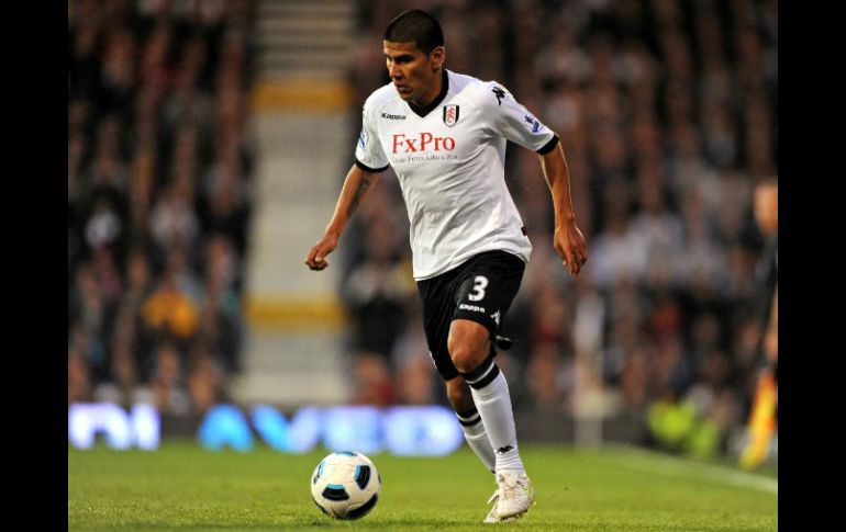 El mexicano Carlos Salcido, del Fulham FC no fue convocado para participar en el encuentro futbolístico. MEXSPORT  /