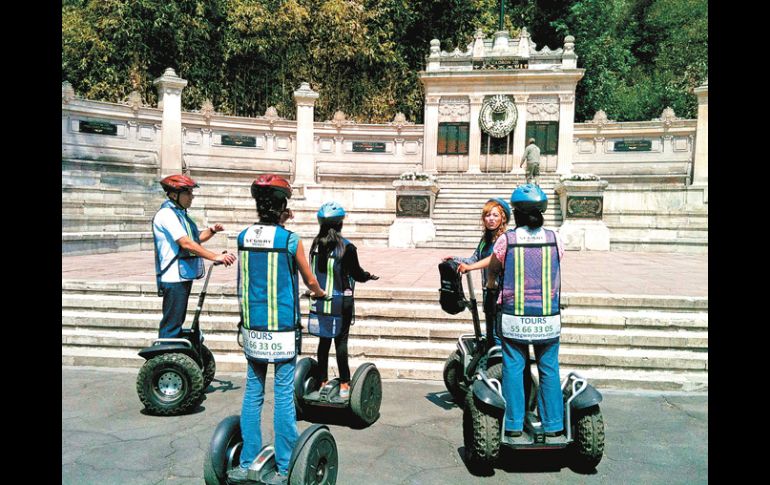 A la patria. El recorrido empieza en el monumento donde yacen los restos de los Niños Héroes. ESPECIAL  /