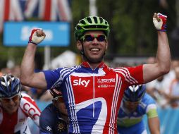 Cavendish celebra su primer lugar en la carrera de prueba de los Juegos Olímpicos Londres 2012. REUTERS  /