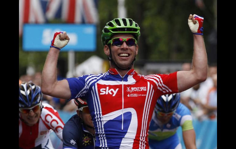 Cavendish celebra su primer lugar en la carrera de prueba de los Juegos Olímpicos Londres 2012. REUTERS  /