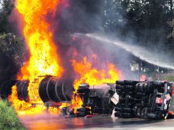 La pipa explotó en frente del estadio “Cuauhtémoc” en la ciudad de Puebla. EL UNIVERSAL  /