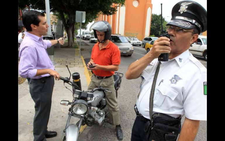 El secretario Diego Monraz pide a los ciudadanos que no conduzcan a exceso de velocidad para evitar accidentes. ARCHIVO  /