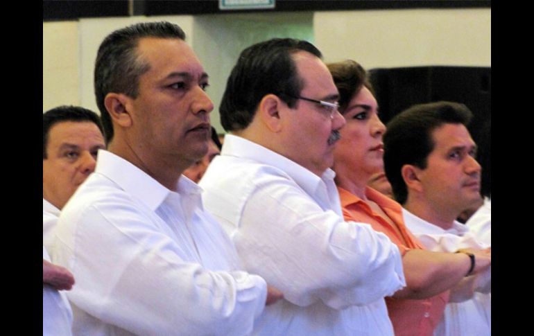 José Francisco Blake Mora asistió al informe del diputado federal  Jorge Carlos Ramírez Marín. EL UNIVERSAL  /