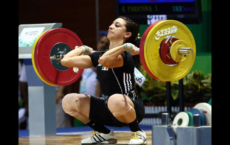 La mexicana Patricia Domínguez sumó un total de 201 kilogramos para colgarse la medalla de bronce. MEXSPORT  /