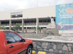 El edificio de la Escuela Normal luce logos de promoción de los Juegos. A. CAMACHO  /