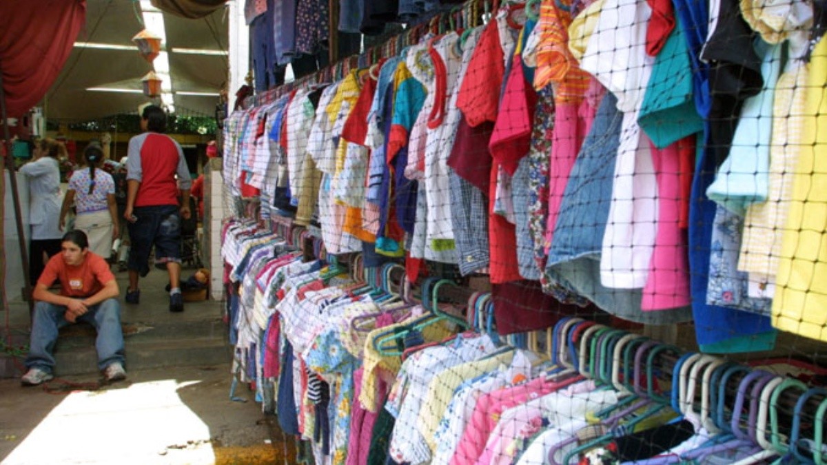 Sarna y hongos, principales riesgos por comprar ropa usada | El Informador