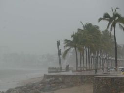 El centro de huracanes señaló que 'Greg' mantendrá su vórtice en alta mar, frente a la costa mexicana. ARCHIVO  /