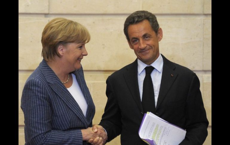 Sarkozy y Merkel propusieron una mayor integración de la zona euro y un aumento del rigor presupuestario. EFE  /