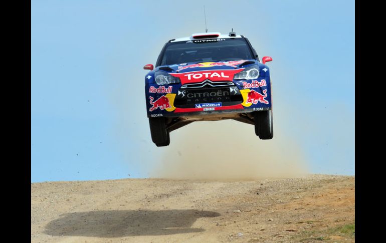 Loeb y la marca de automoviles Citroen seguirán juntos hasta 2013. AFP  /