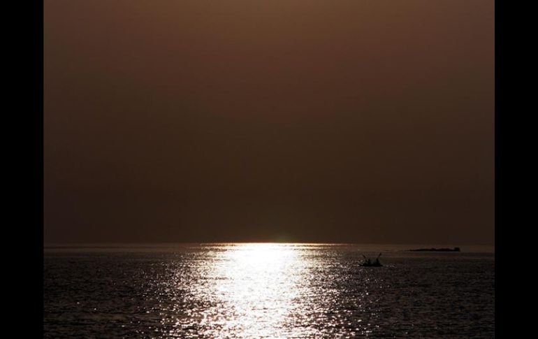 La embarcación de 30 metros eslora se encontró al oeste de la isla de Sazan frente a la bahía de Vlora. ESPECIAL  /