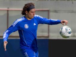 Se encuentra en las 'manos' de Guillermo Ochoa el triunfo de su equipo el dia de mañana. MEXSPORT  /