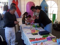 El Coesida entregará paquetes que contengan, además de información sobre el VIH, preservativos. ARCHIVO  /