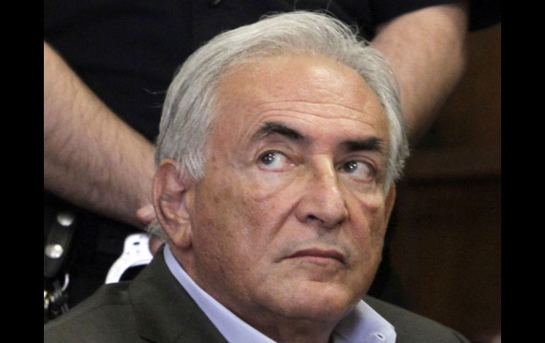 Nafissatou Diallo, afirma que Strauss-Kahn intentó violarla el 14 de mayo. AP  /