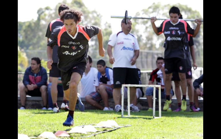 Jugadores 'rojinegros' durante una práctica en el club dell equipo. EL INFORMADOR  /