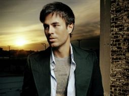 Enrique Iglesias acusa al medio que lo entrevistó de mala fe en su contra. NTX  /