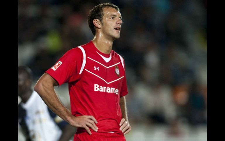 El jugador del Toluca, Diego Novaretti, durante partiro del Torneo Apertura 2011 ante Pachuca. MEXSPORT  /