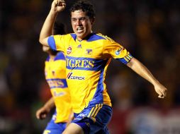 Israel Jiménez celebra el gol que le dio el triunfo a Tigres. MEXSPORT  /