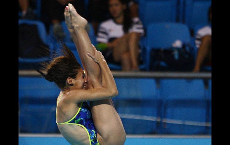 Paola Espinosa ejecuta su clavado desde el trampolín de tres metros en la Universiada Mundial 2011. NTX  /