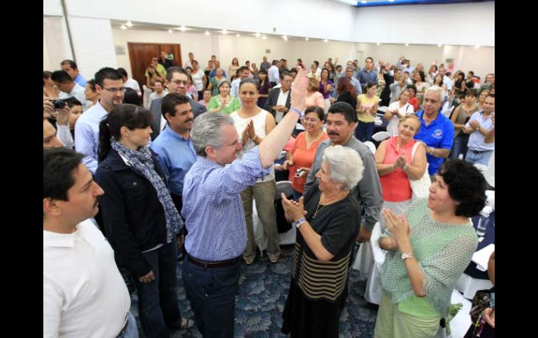 Santiago Creel se reunió con militantes panistas en un céntrico hotel de la ciudad. A. CAMACHO  /