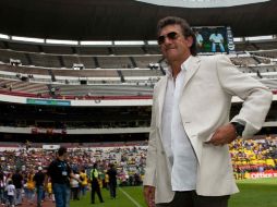 El técnico de Atlas, Rubén Omar Romano, durante encuentro ante el América en el estadio Azteca. MEXSPORT  /