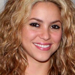 Shakira baila con Dora