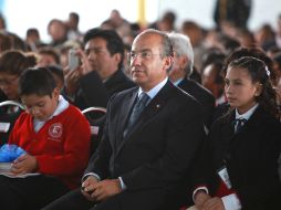 El Presidente Felipe Calderón, durante el evento que dio inicio al nuevo ciclo escolar. EFE  /