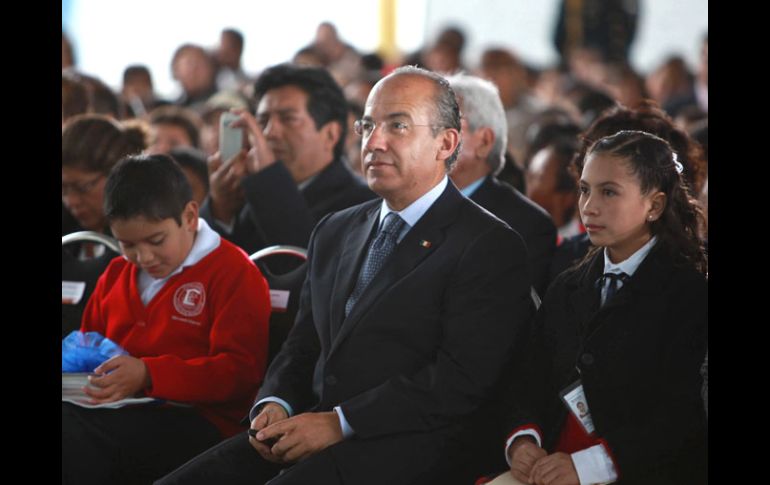 El Presidente Felipe Calderón, durante el evento que dio inicio al nuevo ciclo escolar. EFE  /