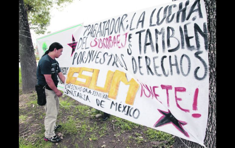 Una comitiva de 20 a 30 profesores se turnó para mantener el plantón sin tener que suspender clases. A. GARCÍA  /