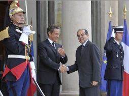 Sarkozy dice que las operaciones militares de la OTAN finalizarán cuando Gadhafi ya no sea amenaza. REUTERS  /