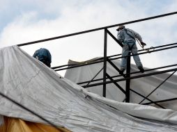 El viernes pasado, el Ayuntamiento intervino dos estructuras que se hallaban sobre Prolongación López Mateos. ARCHIVO  /