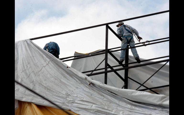 El viernes pasado, el Ayuntamiento intervino dos estructuras que se hallaban sobre Prolongación López Mateos. ARCHIVO  /