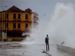 'Irene' podría llegar a Nueva York en categoría cuatro, por lo que autoridades lanzan alerta ante la tormenta. AP  /