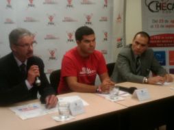 El presidente de la FEU, Marco Antonio Núñez Becerra, y Jaime Agustín González Álvarez, en rueda de prensa. T. VILLASEÑOR  /