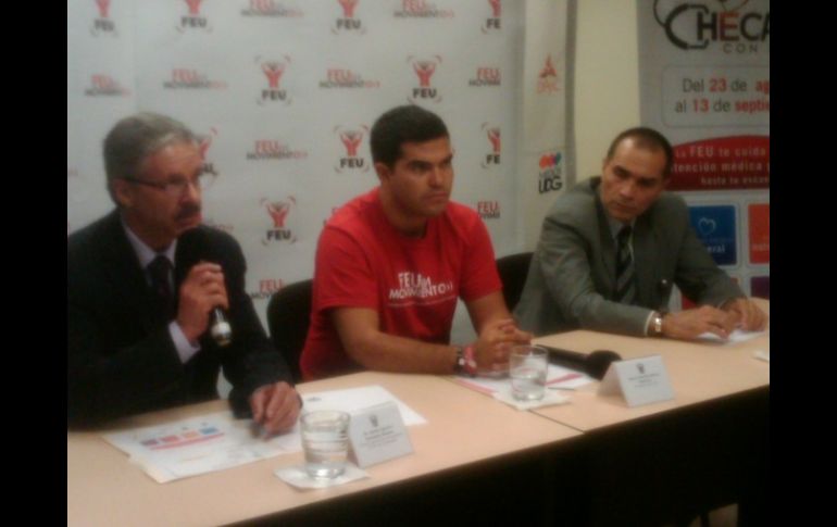 El presidente de la FEU, Marco Antonio Núñez Becerra, y Jaime Agustín González Álvarez, en rueda de prensa. T. VILLASEÑOR  /