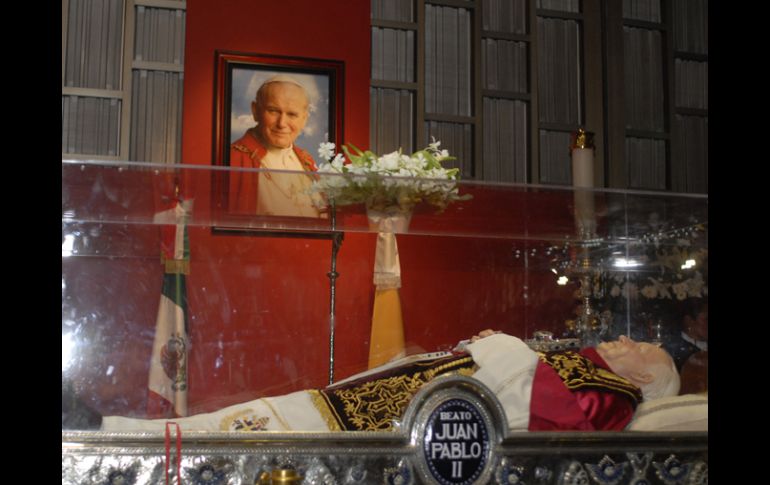 Este jueves inició en la Basílica de Guadalupe la peregrinación de las reliquias del beato Juan Pablo II. NTX  /