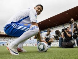 El mexicano, Pablo Barrera, se dirigió al estadio La Romareda donde fue apoyado por alrededor de cien aficionados. EFE  /