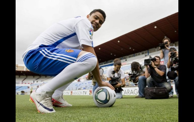 El mexicano, Pablo Barrera, se dirigió al estadio La Romareda donde fue apoyado por alrededor de cien aficionados. EFE  /