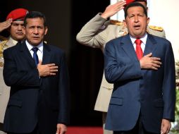 Ollanta Humala, en su visita a Venezuela, con Hugo Chávez. ARCHIVO  /