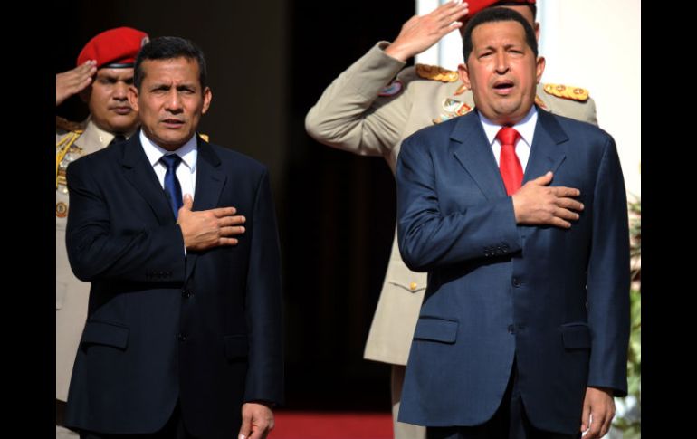 Ollanta Humala, en su visita a Venezuela, con Hugo Chávez. ARCHIVO  /