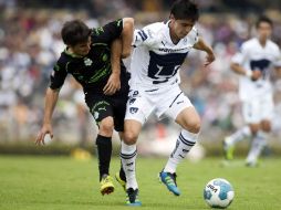 El jugador de Pumas de la  UNAM, Efraín Velarde (D), es una de las novedades con que contará la Selección Mexicana. MEXSPORT  /