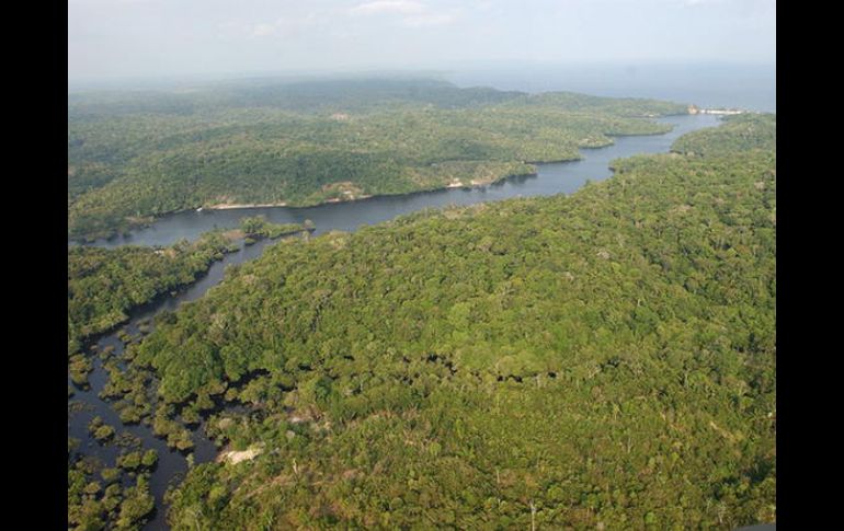 Esas aguas subterráneas corren a unos 4.000 metros de profundidad en un curso similar al del Amazonas. EFE  /