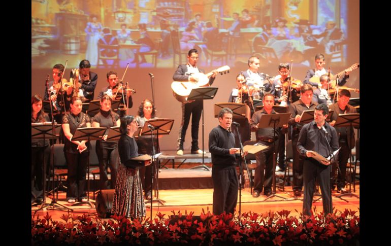 El espectáculo combina la música con la danza y algunos elementos multimedia. A. CAMACHO  /