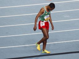 Kenenisa Bekele deja la pista después de haber perdido los 10 mil metros. REUTERS  /