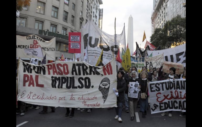 Por más de tres meses, los estudiantes se han manifestado por marchas, paros y huelgas de hambre. EFE  /