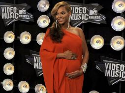 Beyoncé deslumbró a su paso por la alfombra negra de los MTV. AP  /